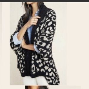 Anthropologie Akemi +Kin leopard sweater shawl wrap OS